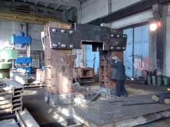 Hydraulic press for tees extrusion neck of pipe