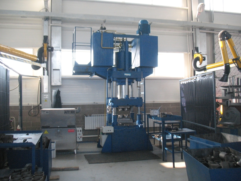 Universal hydraulic press
