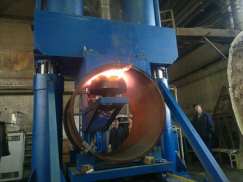 Machine for tees extrusion neck of pipe